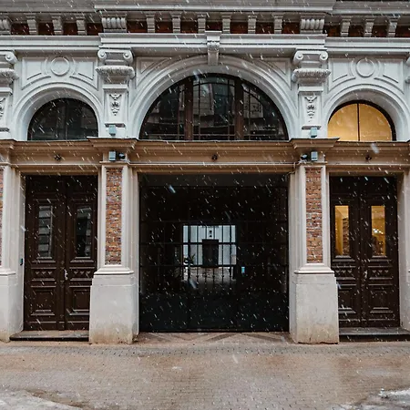 Stylish - 5 Mins To Old Town Apartment *