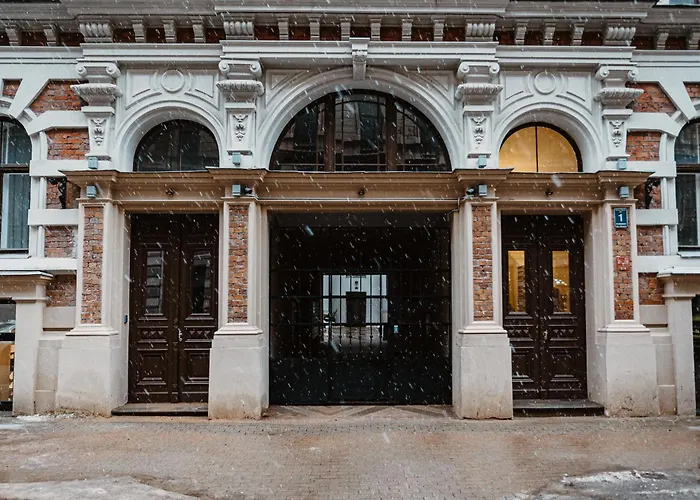 Stylish - 5 Mins To Old Town Apartment *